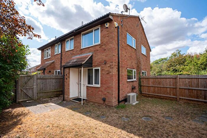 1 Bedroom Semi-Detached House For Sale In Caravere Close, Cambridge, CB4