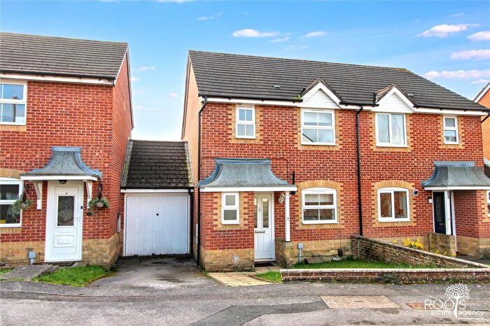 3 Bedroom Semi Detached House For Sale In Harrington Close, Manor Park, Newbury, Berkshire, RG14