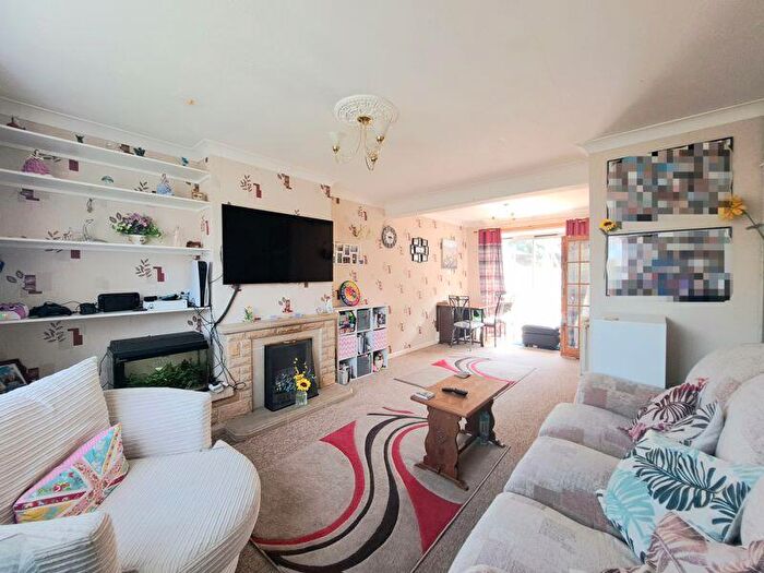 3 Bedroom Semi-Detached House For Sale In Middlebere Crescent, Poole, BH16