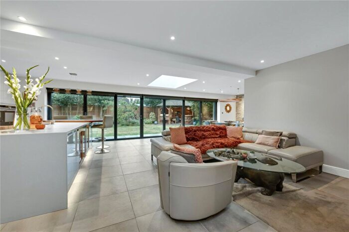 5 Bedroom Detached House For Sale In Waterperry Lane, Chobham, Woking, GU24