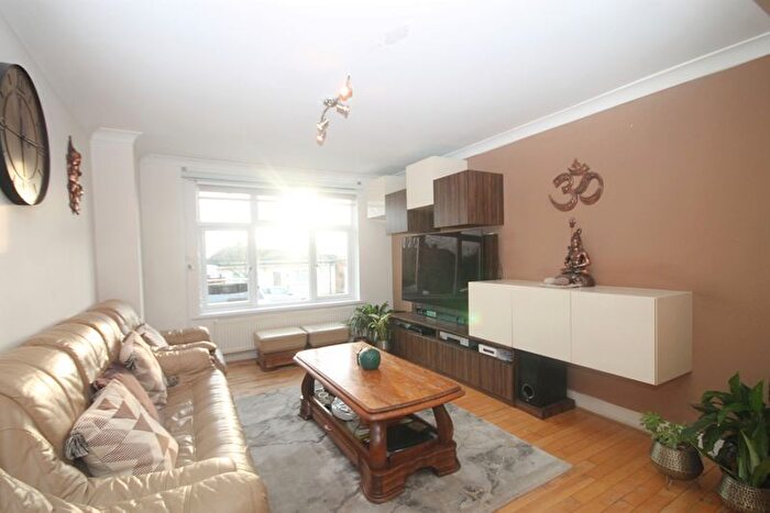 6 Bedroom Semi Detached House For Sale In Northwood Gardens, Greenford, UB6