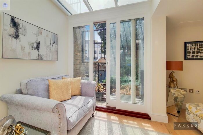 4 Bedroom Property To Rent In Bloomfield Terrace, London, SW1W