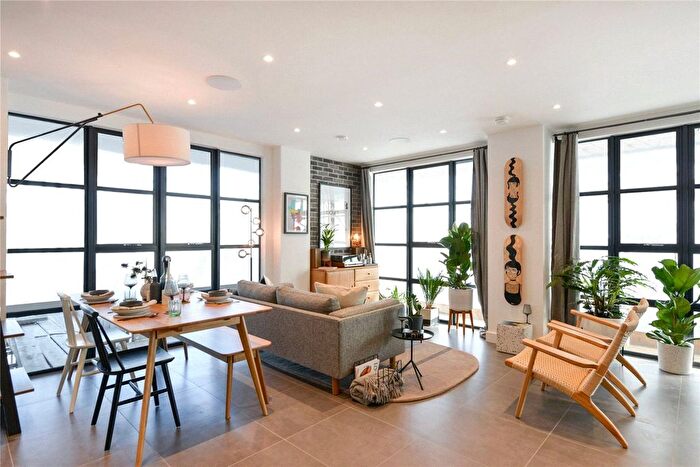 3 Bedroom Flat For Sale In Bagel Factory, London, E9