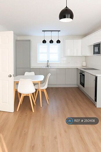 2 Bedroom Flat To Rent In Blackheath, London, SE3