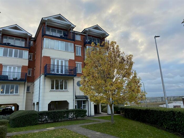 2 Bedroom Flat To Rent In Shelley Rise, Borstal, Rochester ME1