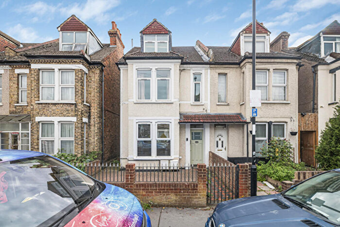 2 Bedroom Apartment For Sale In Saxon Road, London, SE25
