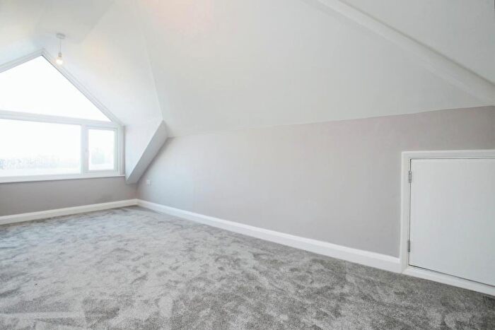 3 Bedroom Maisonette To Rent In Stanley Avenue - St Andrews, BS7