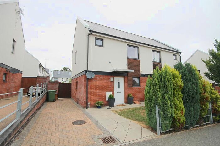 2 Bedroom Semi-Detached House To Rent In Bailey Bridge Road, Braintree, CM7