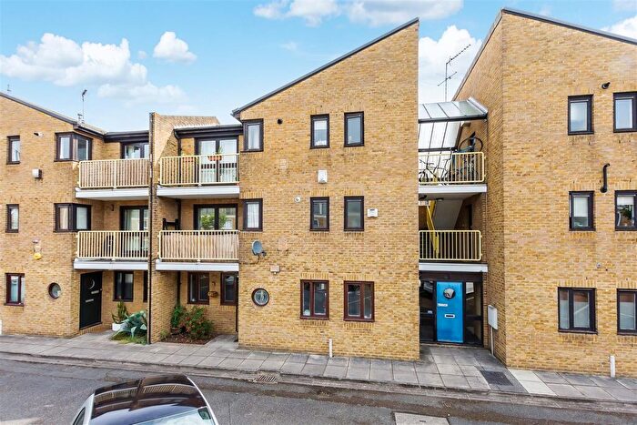 1 Bedroom Flat To Rent In Cleveland Way, Stepney Green, E1