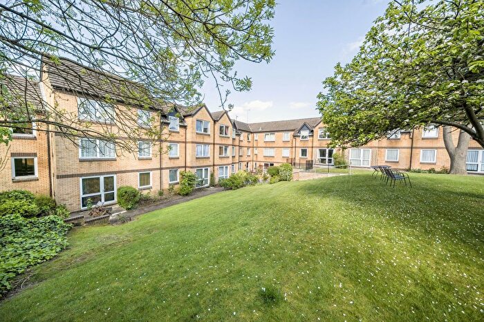 1 Bedroom Flat For Sale In Kings Head Hill, Homebush House, E4