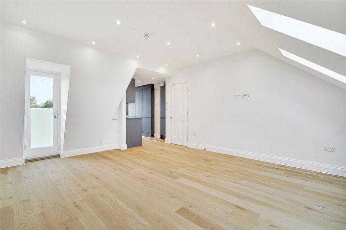 2 Bedroom Flat To Rent In Dunraven Road, London, W12