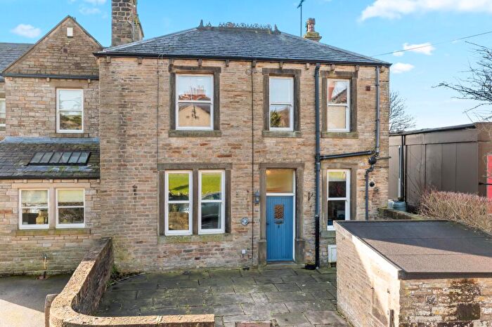 3 Bedroom Semi Detached House For Sale In Skipton Road, Bradley, Keighley, North Yorkshire, BD20