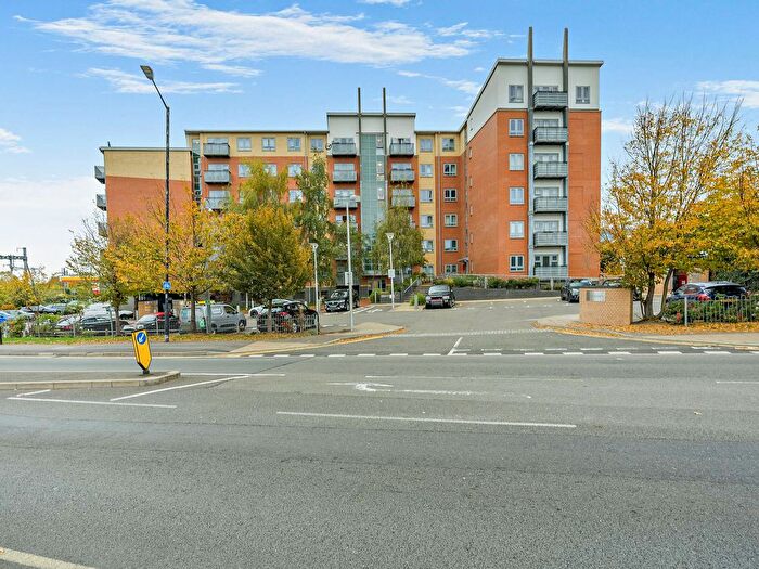 2 Bedroom Flat For Sale In Buckingham Avenue, Slough, SL1