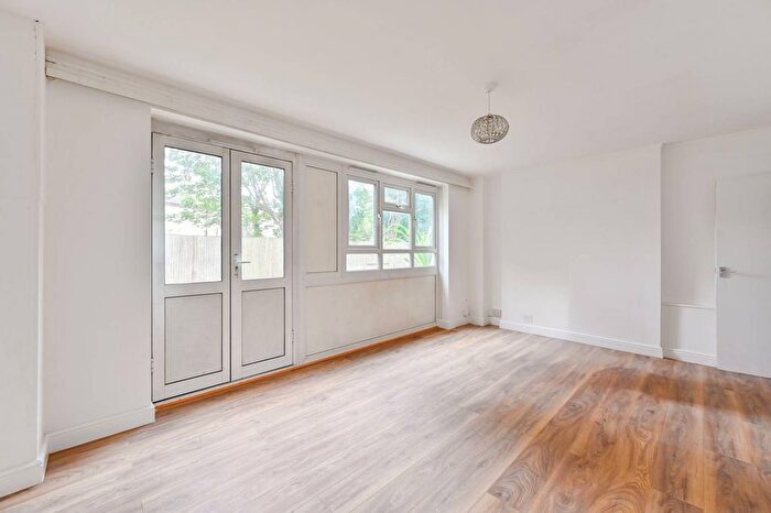 3 Bedroom Maisonette To Rent In The Beeches, London Road, Mitcham, CR4