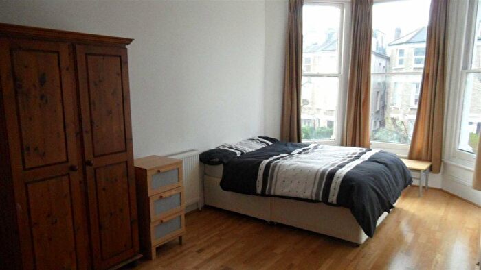 Studio To Rent In Fordwych Road, Kilburn, London, NW2