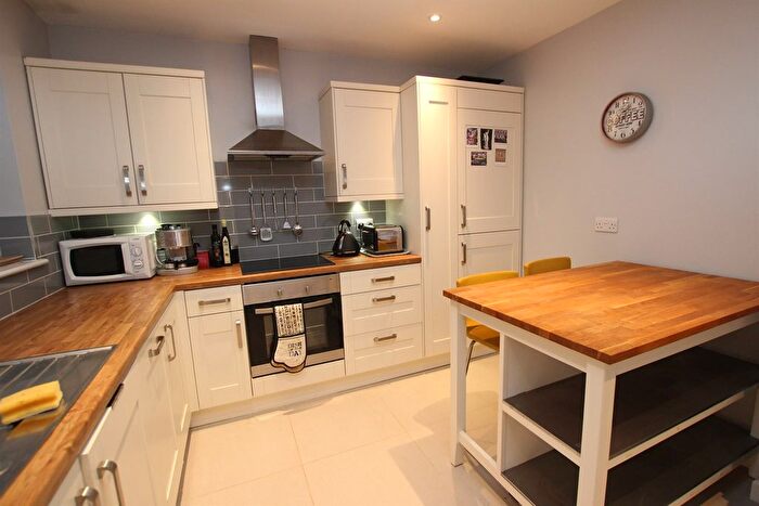 2 Bedroom Flat To Rent In Clumber Court, Clumber Crescent South, NG7