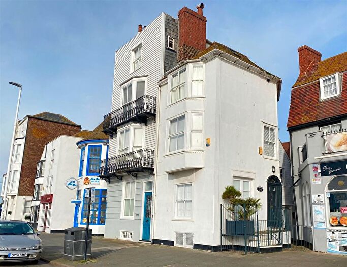 2 Bedroom Town House For Sale In East Parade, Old Town, Hastings, TN34