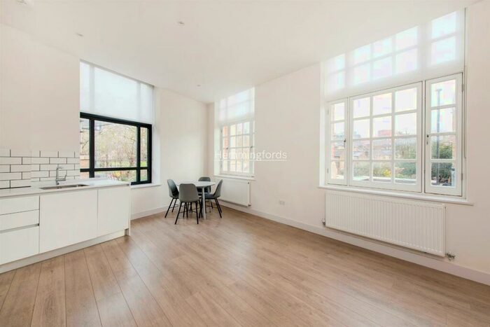 2 Bedroom Apartment To Rent In Cambridge House, Mayes Road, Wood Green, N22