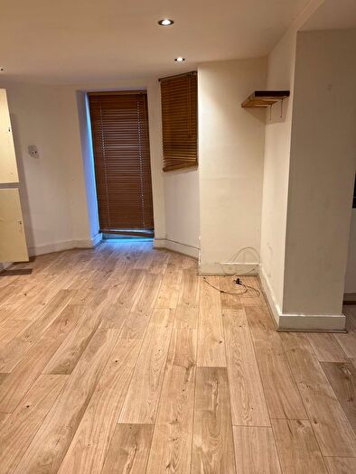 2 Bedroom Flat To Rent In Central Road, Manchester, M20