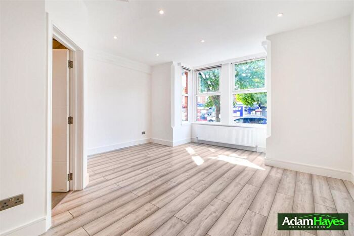 3 Bedroom Maisonette For Sale In Regents Park Road, Finchley, N3