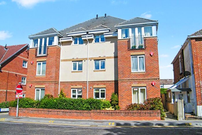 2 Bedroom Flat For Sale In Poole, BH15