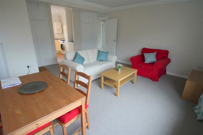 2 Bedroom Flat To Rent In Pine Lodge, Tonbridge Road, Maidstone, ME16