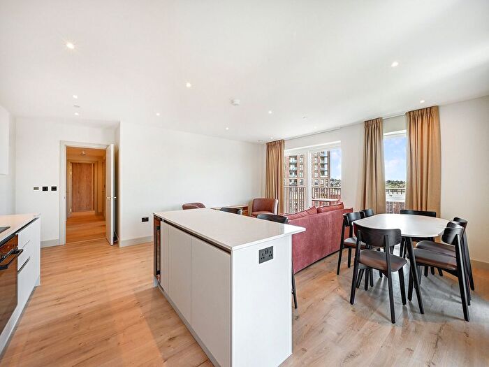 3 Bedroom Flat To Rent In Draycote, Caversham Rd, NW9