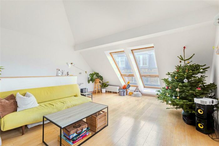 2 Bedroom Apartment To Rent In Chapel Place, Shoreditch, London, EC2A