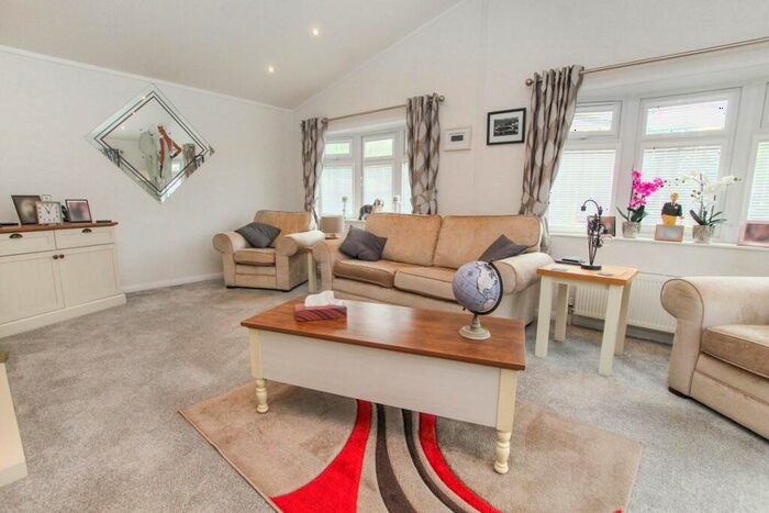 2 Bedroom Bungalow For Sale In Franklins Avenue, Pilgrims Retreat, Maidstone, ME17
