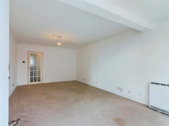 2 Bedroom Apartment To Rent In Channings, Kingsway, BN3