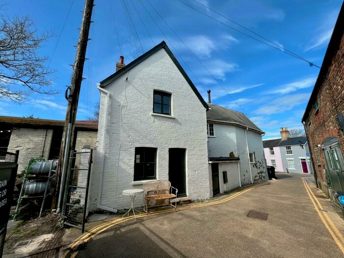 2 Bedroom Cottage To Rent In Millhams Street, Christchurch, BH23
