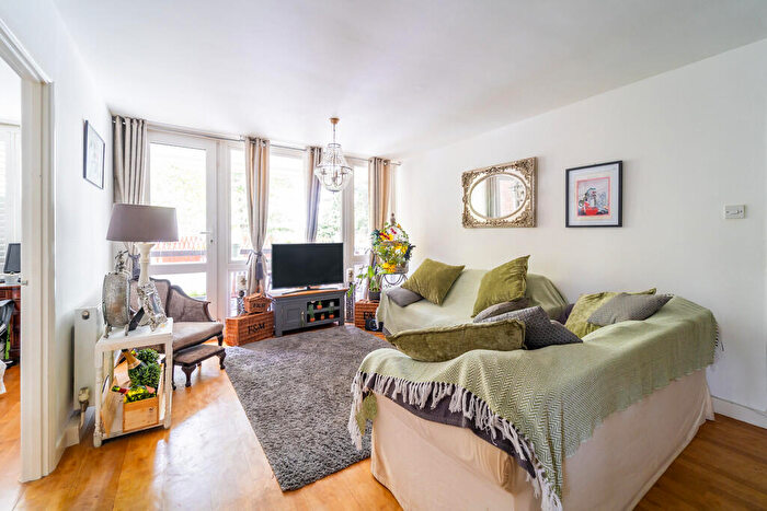2 Bedroom Apartment For Sale In Shepherds Hill, Crouch End, N6