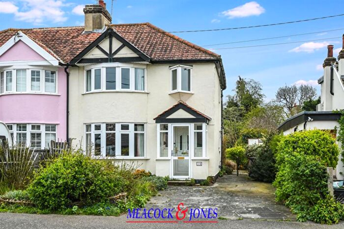 3 Bedroom Semi Detached House For Sale In The Leas, Ingatestone, CM4