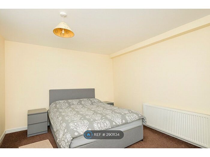 3 Bedroom Maisonette To Rent In Melville Court, Chatham, ME4