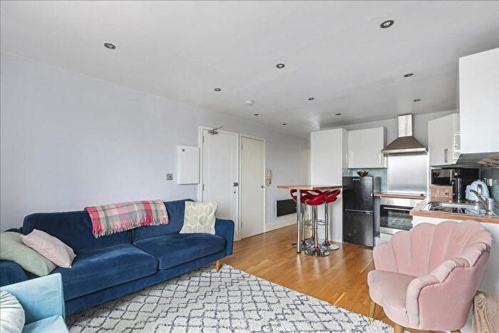 2 Bedroom Flat For Sale In Greyhound Road, Hammersmith, London, W6