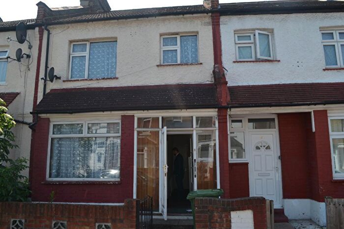 4 Bedroom Detached House To Rent In Tyas Road, Canning Town, London, E16