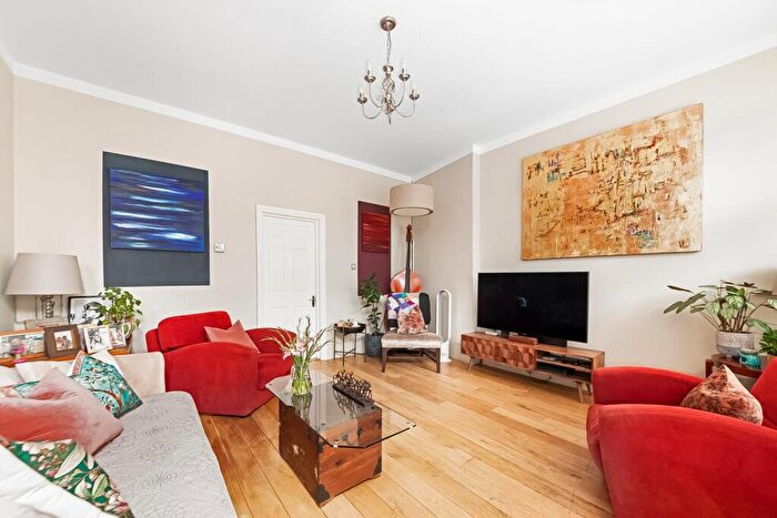2 Bedroom Maisonette For Sale In North Cross Road, East Dulwich, London, SE22