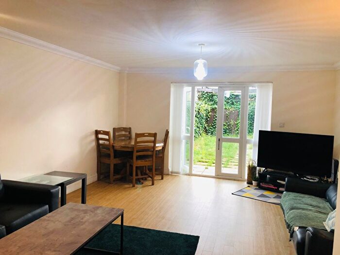 3 Bedroom End Terrace House To Rent In Boleyn Road, Forest Gate, London, E7