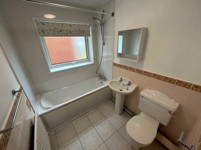 2 Bedroom Apartment To Rent In Stour Court, Princess Crescent