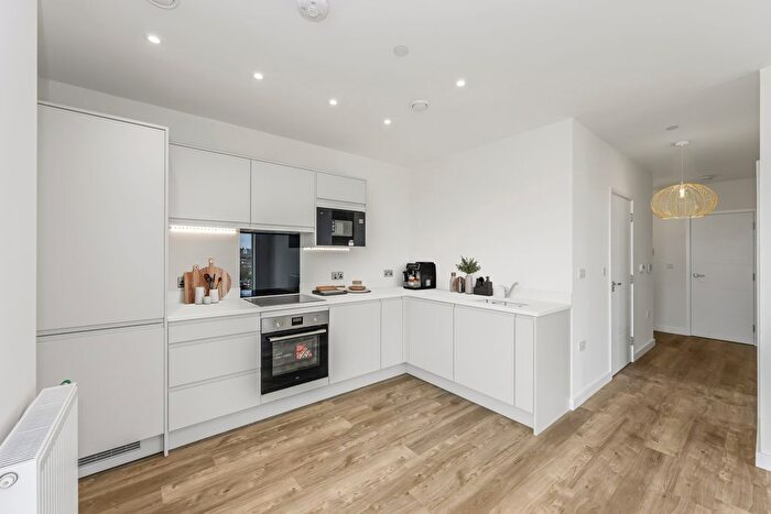 1 Bedroom Flat For Sale In High Road, Ilford, IG3