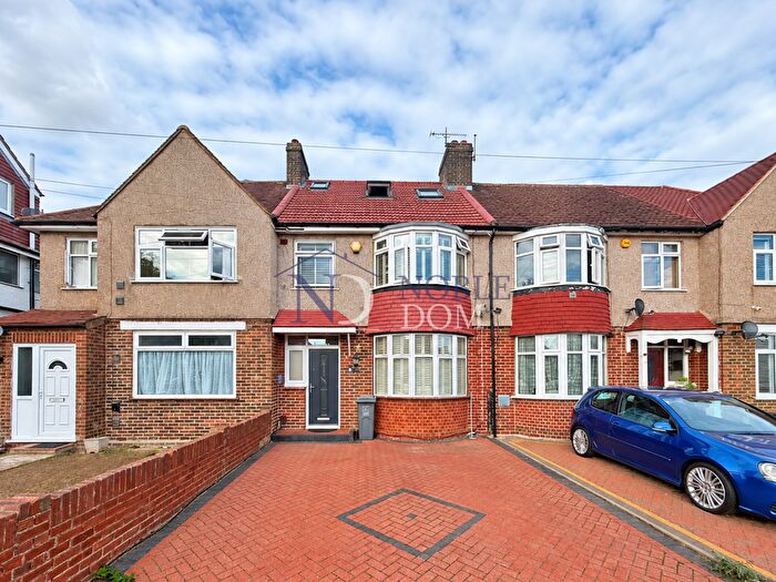 4 Bedroom Terraced House For Sale In Central Avenue, Hounslow, TW3