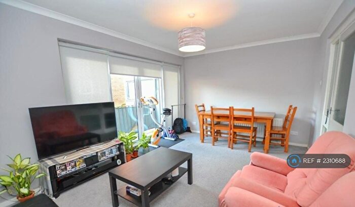 2 Bedroom Flat To Rent In Ingleside Drive, Stevenage, SG1