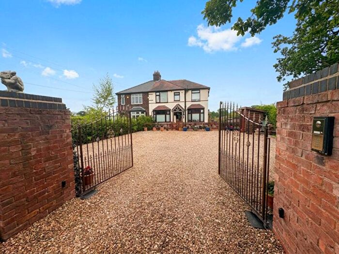 4 Bedroom Semi-Detached House For Sale In London Road, Holmes Chapel, CW4