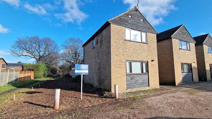 3 Bedroom Link Detached House For Sale In Deerhurst Chase, Bicknacre, Chelmsford, CM3