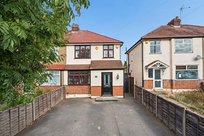 3 Bedroom Semi-Detached House For Sale In Langley Park Road, Iver, SL0