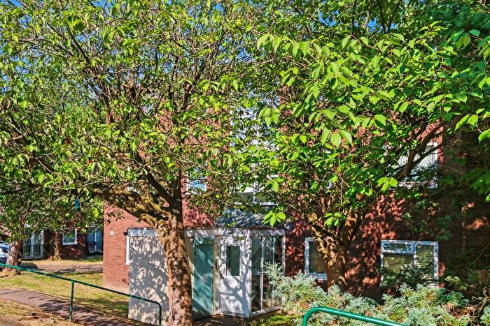 1 Bedroom Flat To Rent In Scrubbitts Square, Radlett, WD7