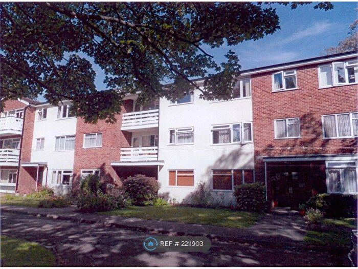 2 Bedroom Flat To Rent In Athelney Court, Bournemouth, BH1
