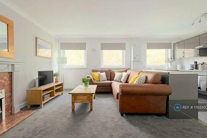 2 Bedroom Flat To Rent In Marshalls Court, Edinburgh, EH1