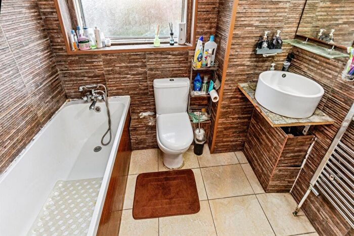 3 Bedroom Semi-Detached House For Sale In Machin Road, Bristol, BS10 - Photo 12