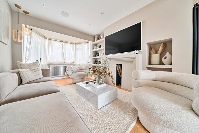 4 Bedroom End Of Terrace House To Rent In Westdean Avenue Lee, SE12
